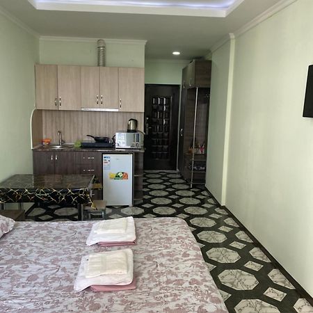 Apartment Maho Batumi Exterior foto